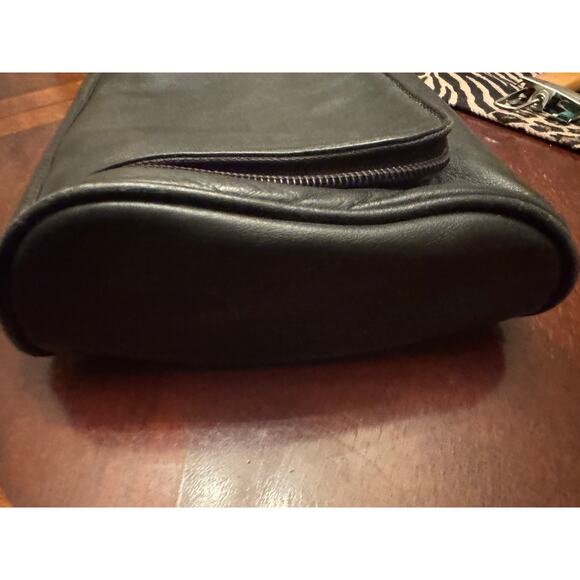 Copied - Tumi Men's Leather Toiletry Bag - Picture 4 of 7